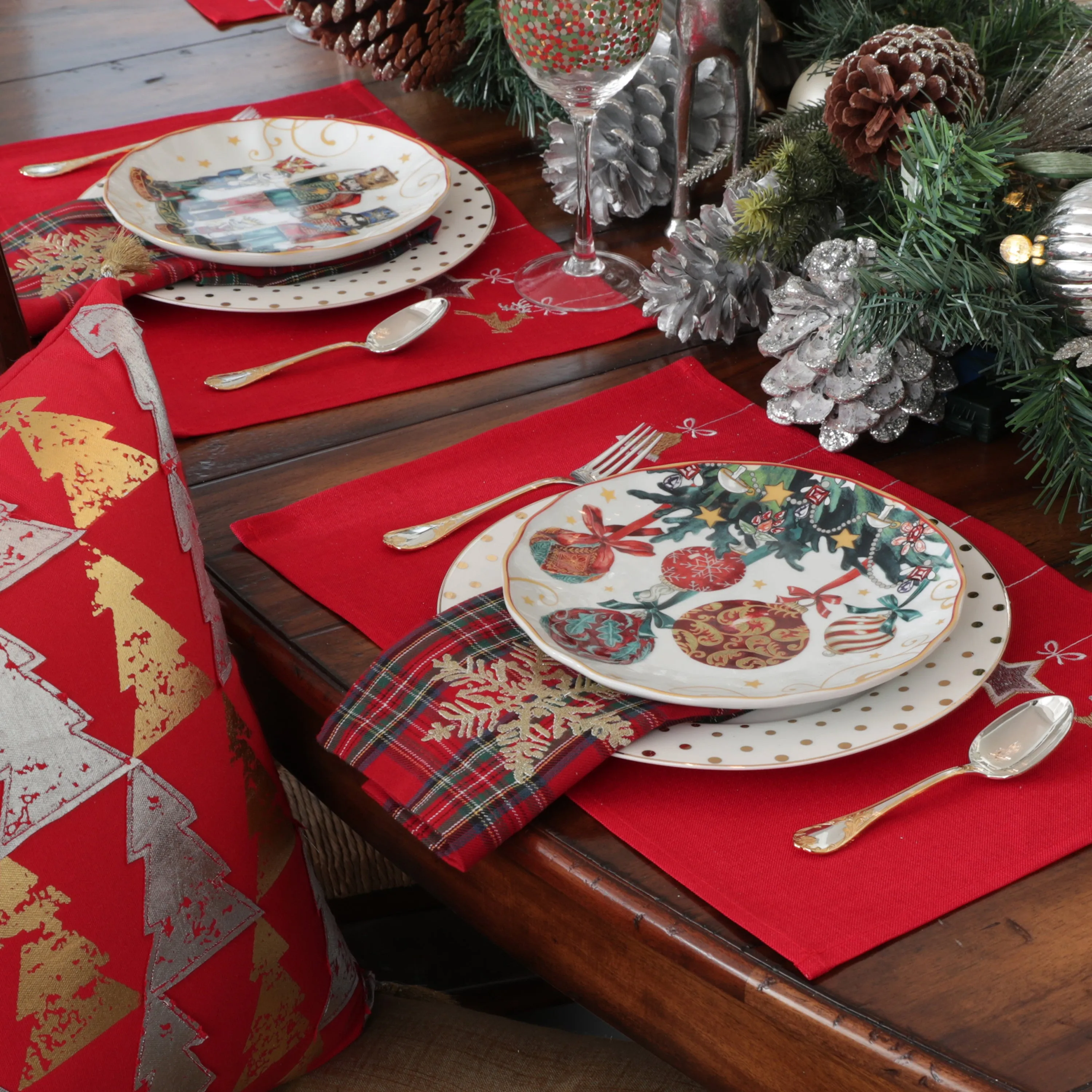 Indoor Christmas Stuart Red Napkin (Set of 2)